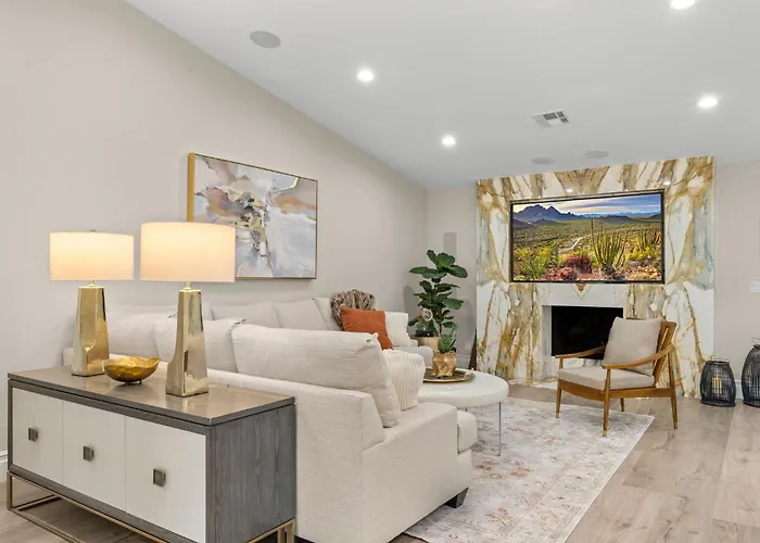 Elegant Renovated W Backyard Misters & Pool *
