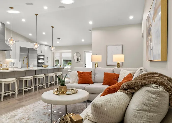 Elegant Renovated W Backyard Misters & Pool *