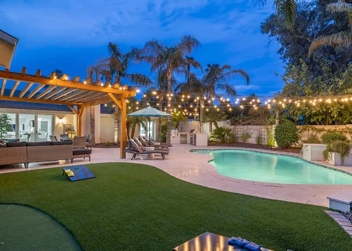 Elegant Renovated W Backyard Misters & Pool Phoenix