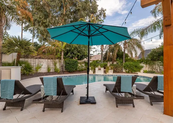 Holiday home Elegant Renovated W Backyard Misters & Pool Phoenix