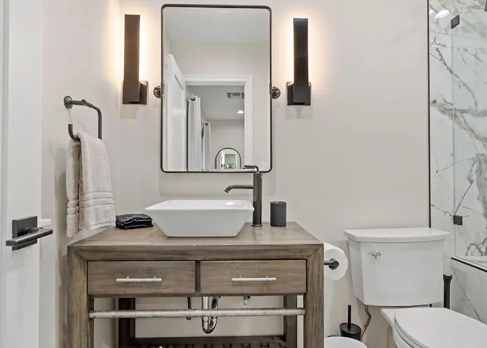 Elegant Renovated W Backyard Misters & Pool