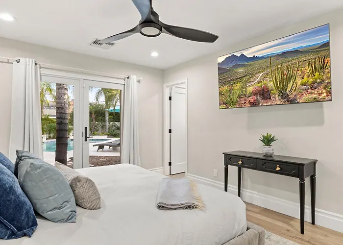 Elegant Renovated W Backyard Misters & Pool Phoenix