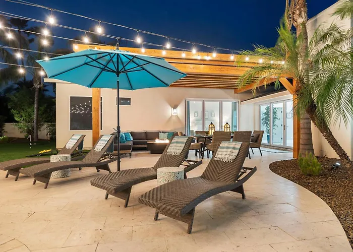 Elegant Renovated W Backyard Misters & Pool