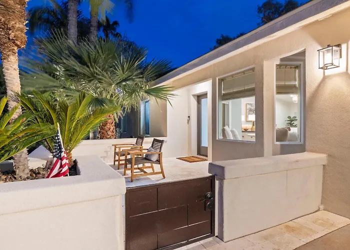 Elegant Renovated W Backyard Misters & Pool Holiday home Phoenix