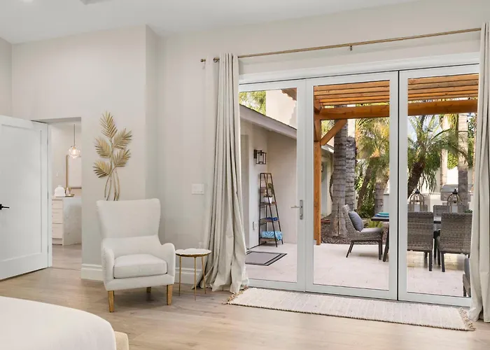 Elegant Renovated W Backyard Misters & Pool Phoenix