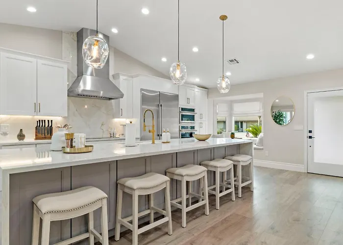 Elegant Renovated W Backyard Misters & Pool Phoenix