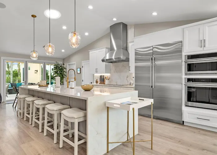 Elegant Renovated W Backyard Misters & Pool *
