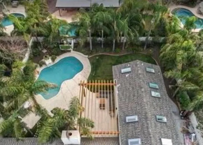 Holiday home Elegant Renovated W Backyard Misters & Pool Phoenix